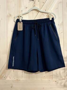Tech training size large gym shorts with elastic band and zipper pockets LARGE
